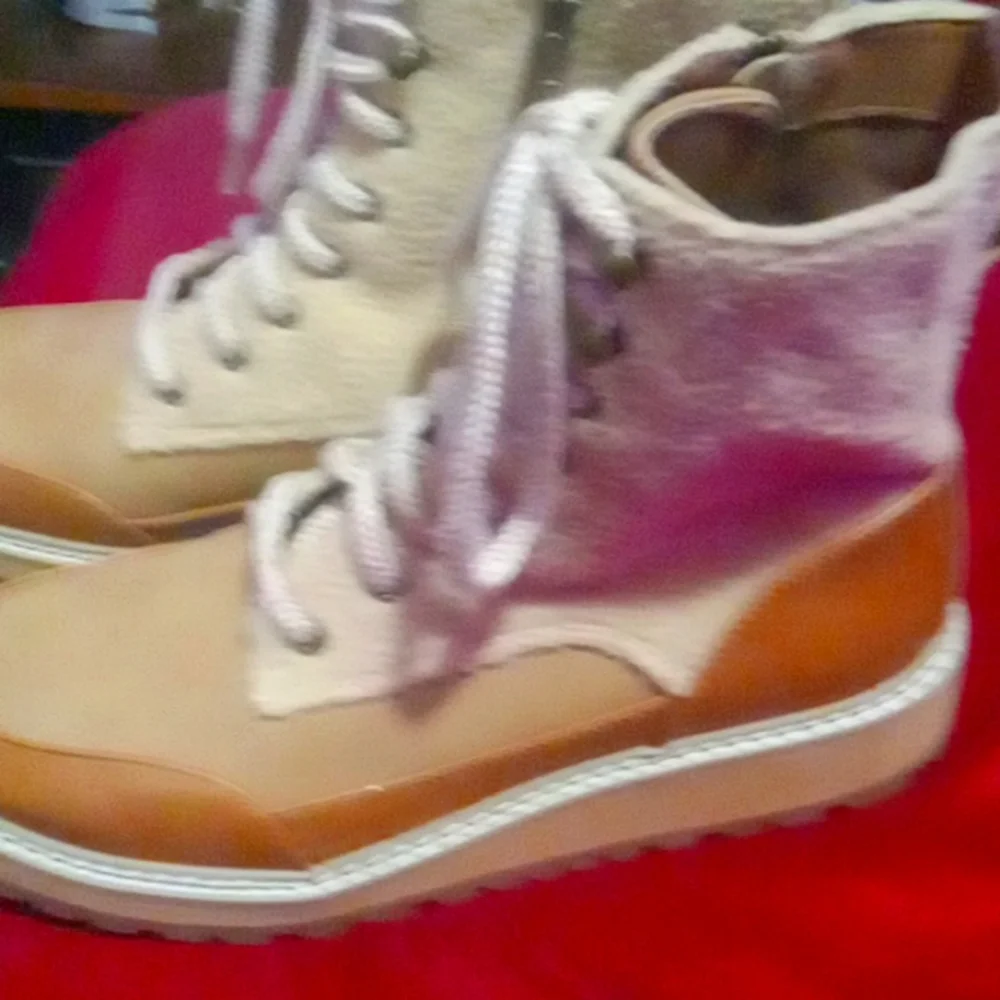Women's tan boots - Picture 1 of 5